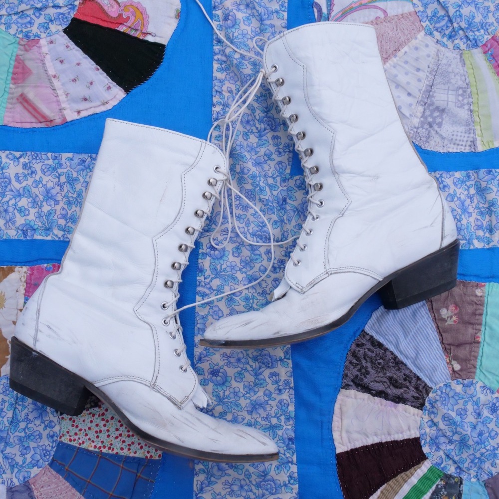 Vintage 1980s Laredo white leather cottagecore western boots- 7 - Picture 2 of 10
